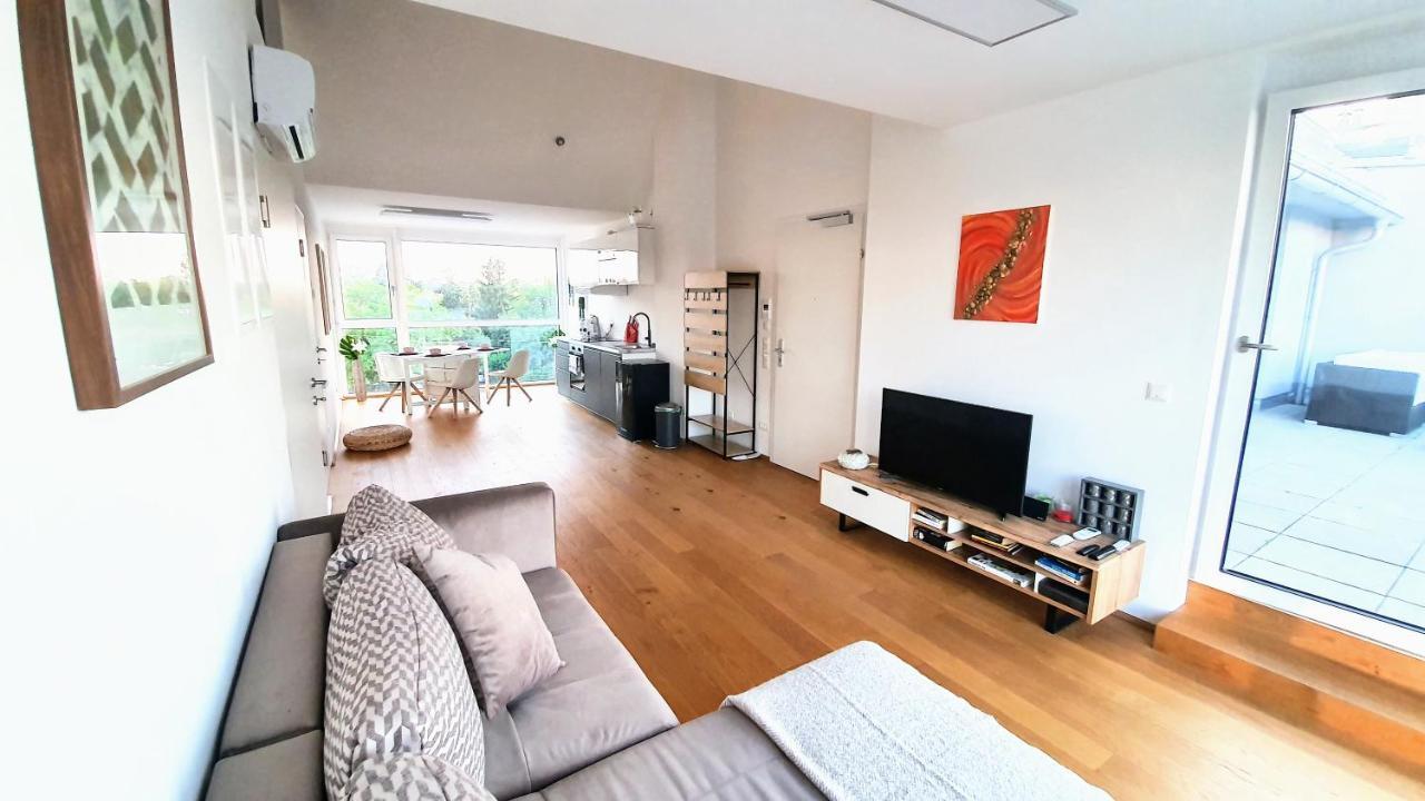 Rooftop Terrace, Free Garage Parking And Pool! Wina Bagian luar foto