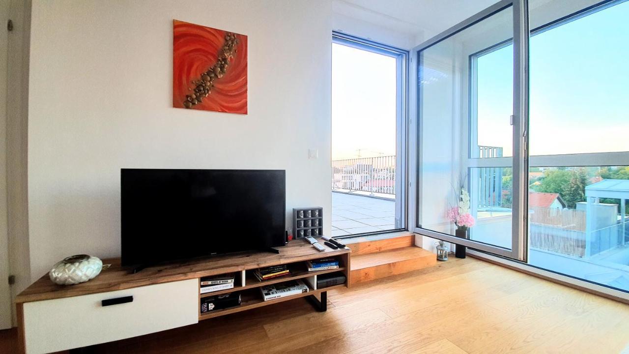 Rooftop Terrace, Free Garage Parking And Pool! Wina Bagian luar foto
